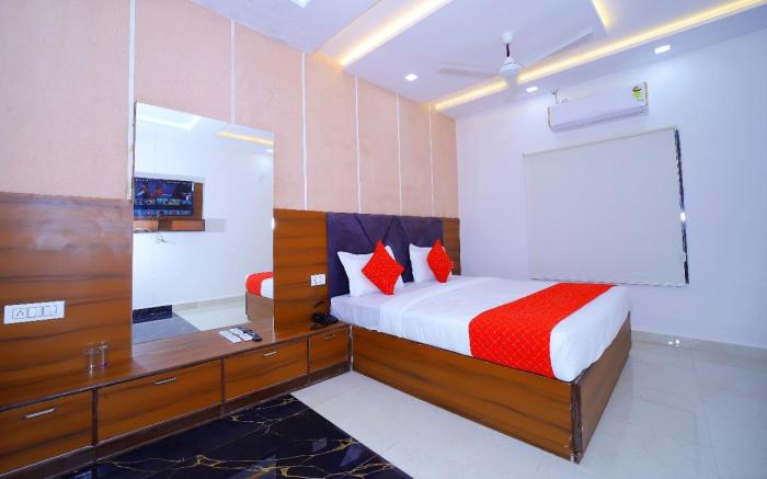 Hotel white town