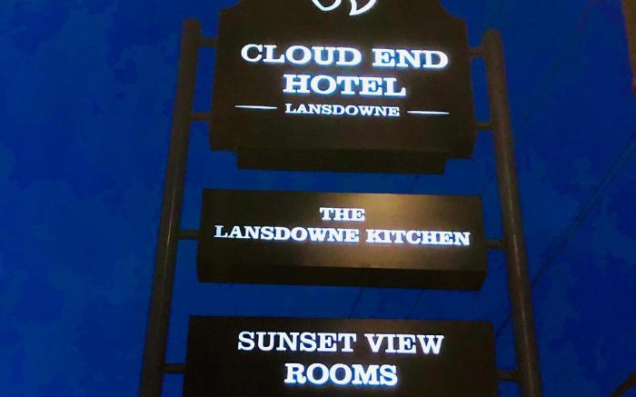 Hotel Cloud End 