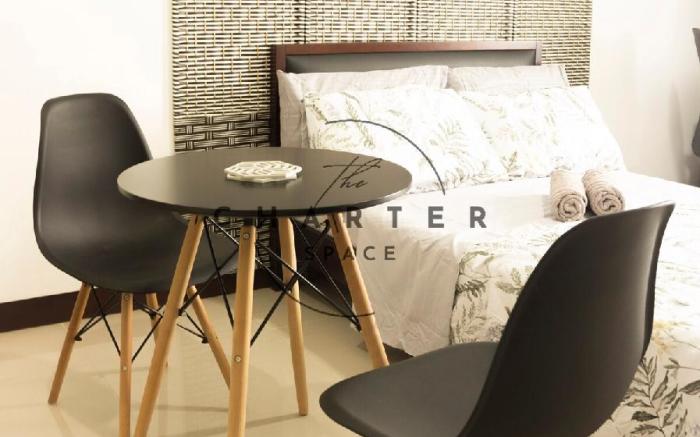 Urban Escape: Chic Studio Close to the Airport