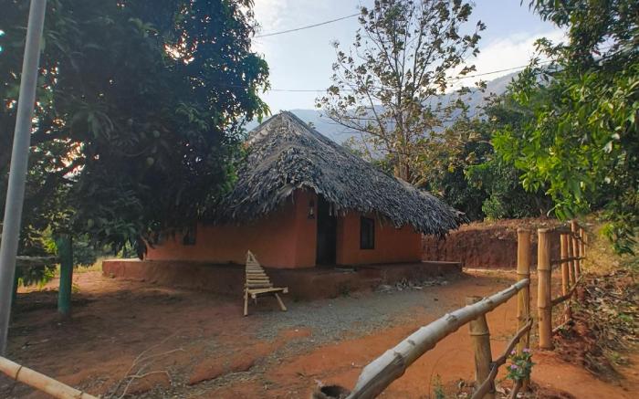 Jungle Farm House-Mud House 