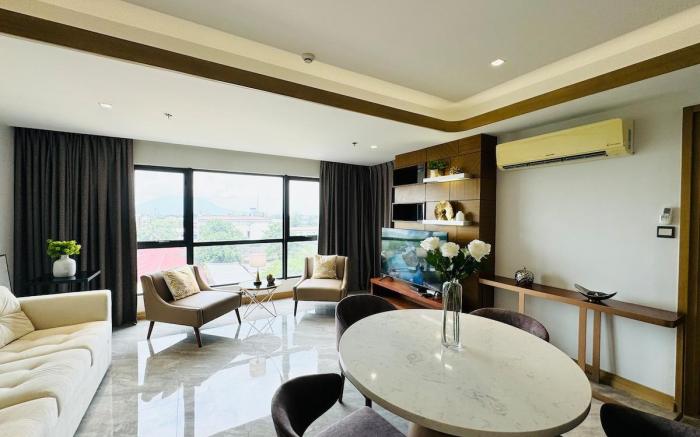 Executive Suite in Fields Ave