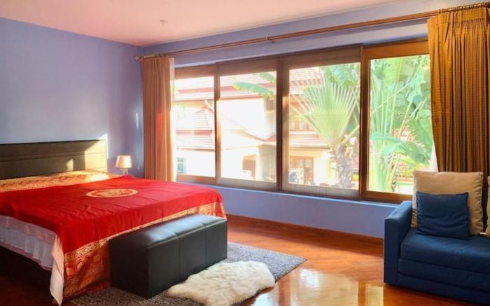 Located in a Golf Course, a Chinese-Style Retro Luxury Villa