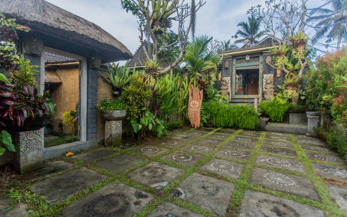 Wooden Ganeca Villas by Pramana Villas