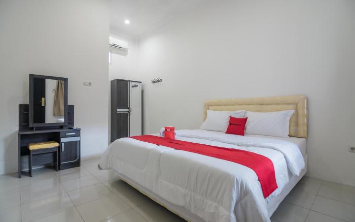 RedDoorz near Sultan Thaha Airport Jambi