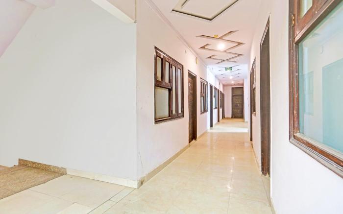 Super Hotel O Shalimar Bagh Max Hospital