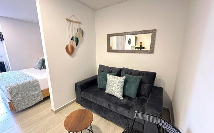 Am804-Hermoso Apartaestudio con balcon Laureles
