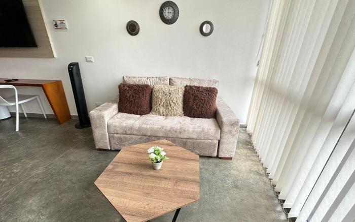 s805-Hermoso Apartaestudio con balcon Castellana