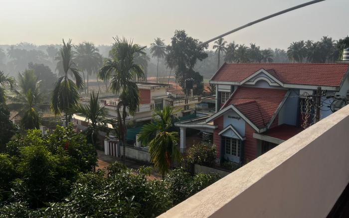 Hassle-free rooftop cabin (near Manipal)