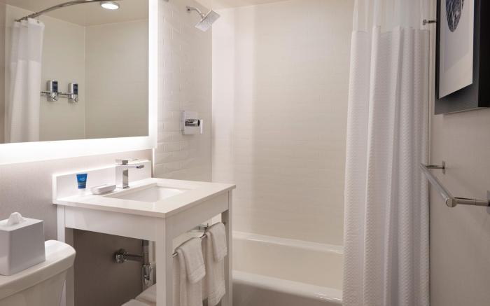 Four Points by Sheraton Windsor Downtown