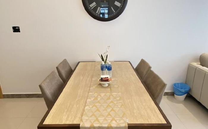 R&F Premium Boutique 2R2B Homestay By Wan Li