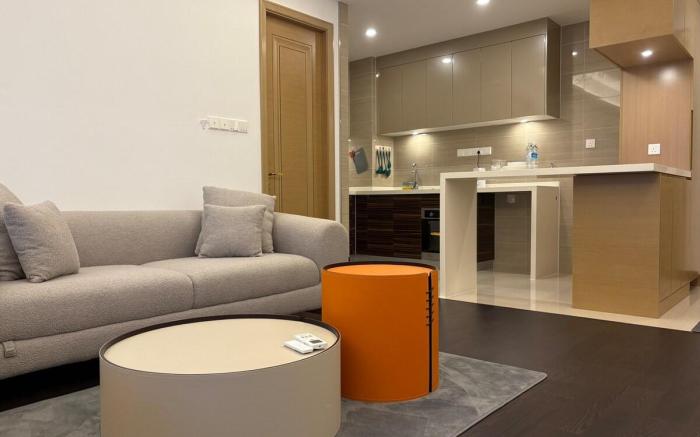 R&F Seine Region Mid Floor King Studio