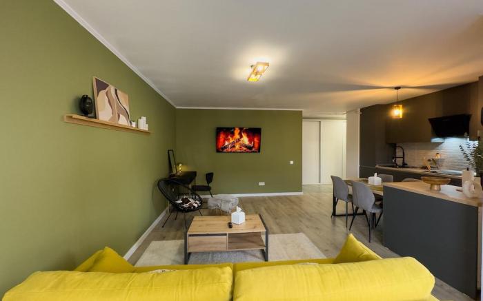 Urban quiet area w/Parking+Balcony+King bed