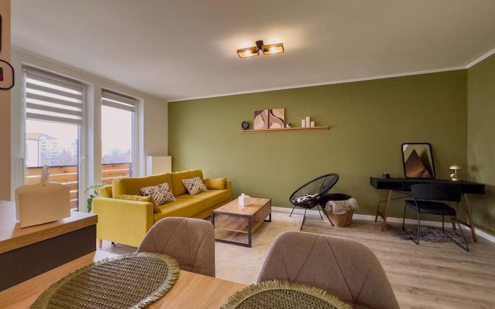 Urban quiet area w/Parking+Balcony+King bed