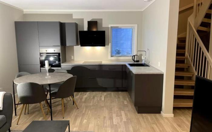 NEW Duplex Apartment Near the city with Free Private Parking