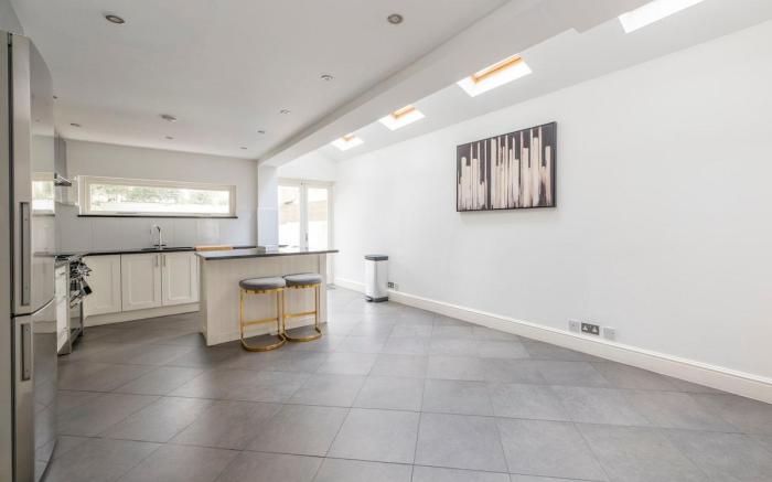 Fulham Spacious & Luxe House w/ Parking & Garden