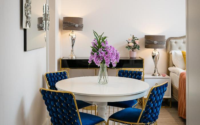 Designer 1-bedroom in Kensington