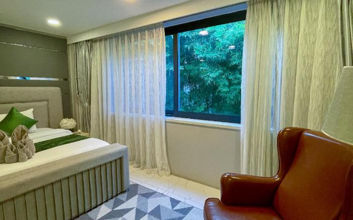 Youth Journey Six-Bedroom Pool Villa