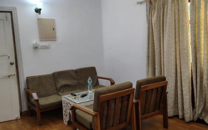 RoomzAway1603:Pool,Kitchen,Wi-Fi, Senior-Friendly