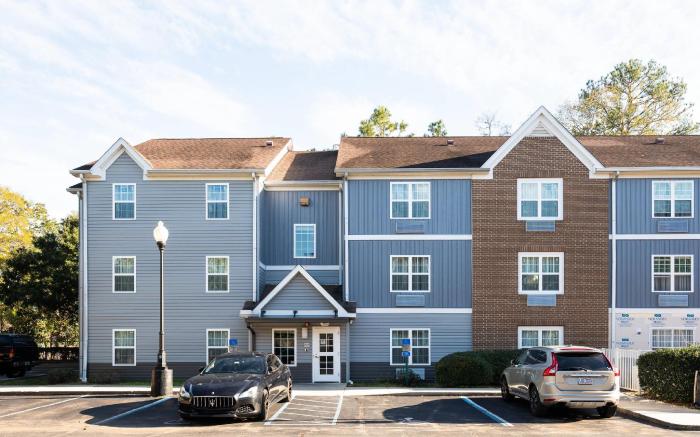 Alluxsuites at 1876, an Ascend Collection Hotel