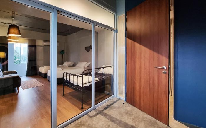 Human Touch Room - Pet Friendly Loft near Airport