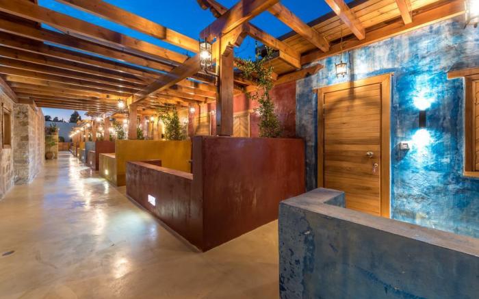 10GR Hotel and Wine Bar