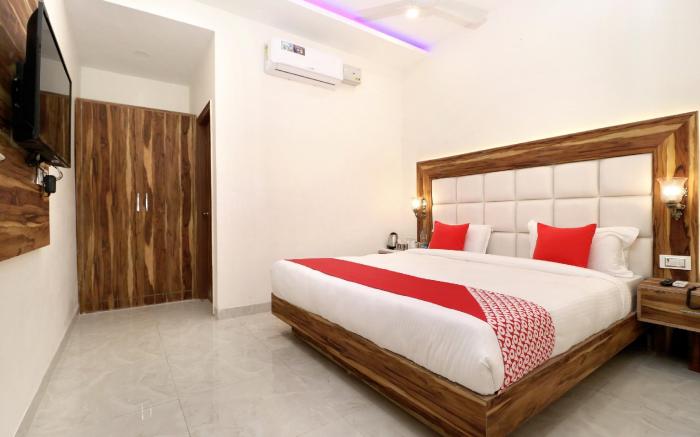 OYO 22115 Hotel D Plaza