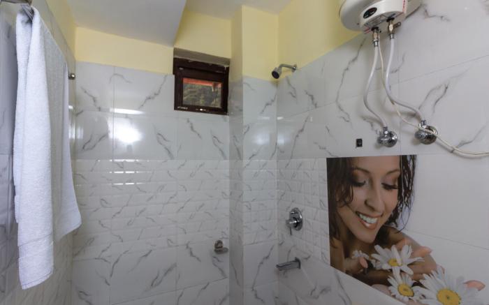 OYO 23392 Hotel Om Palace