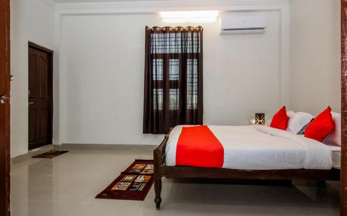 Capital O 18272 Hotel Lambodar