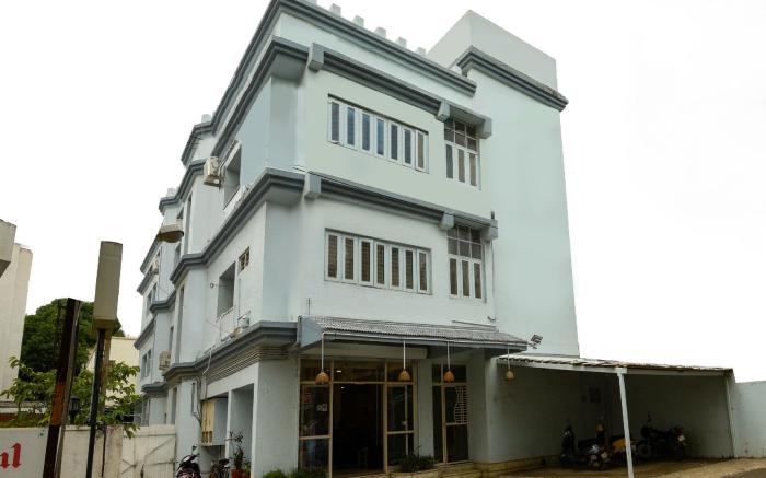 OYO 15199 Hotel Shree Maya