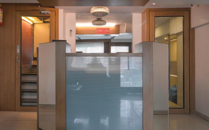 Hotel Qubestay Airport