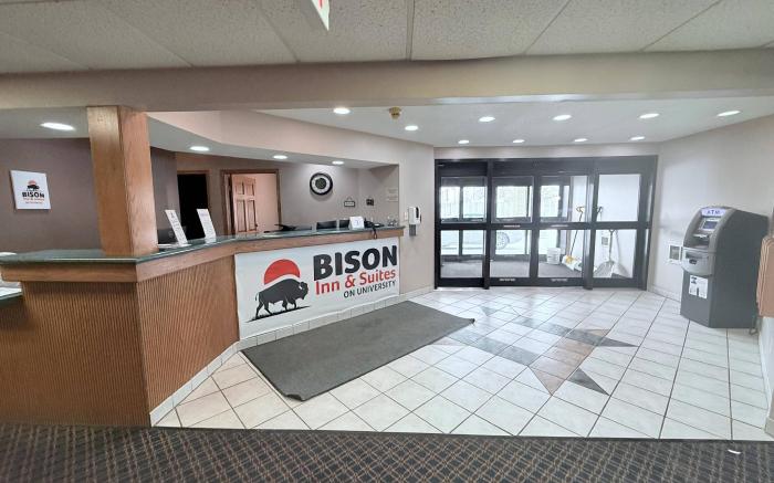 Bison Inn & Suites University Dr
