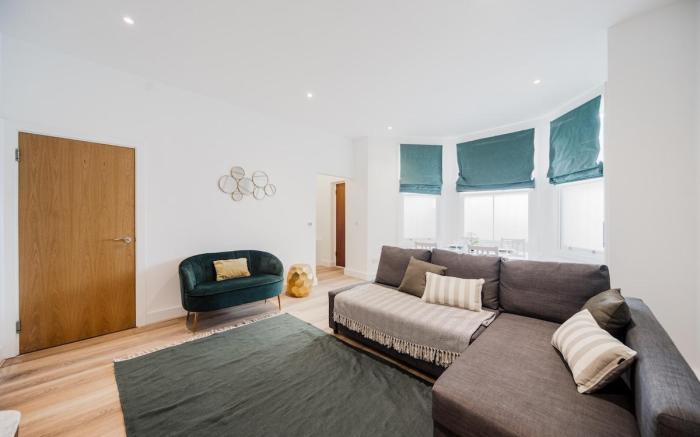 Smart Spacious Kensington Haven