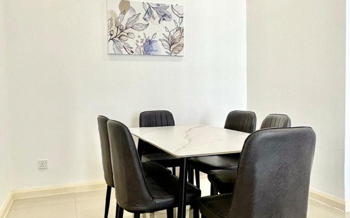 Rare D’Pristine 4 bedroom condo