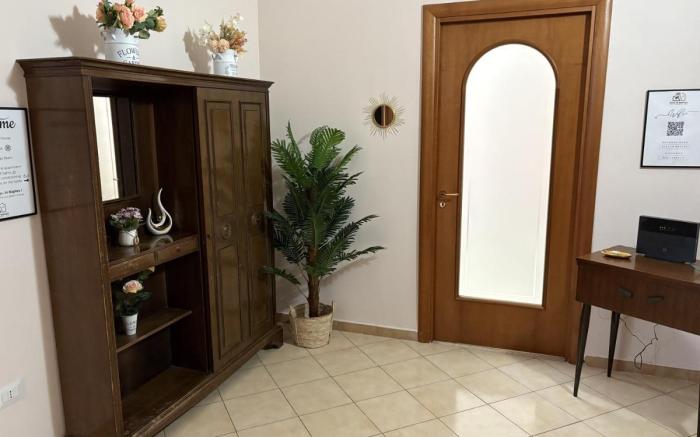 Cozy 5-Bed Apartment with Kitchen Near the Airport