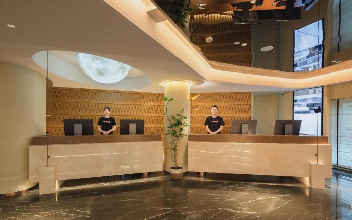 Atour Hotel Qingdao May Fourth Square City Government