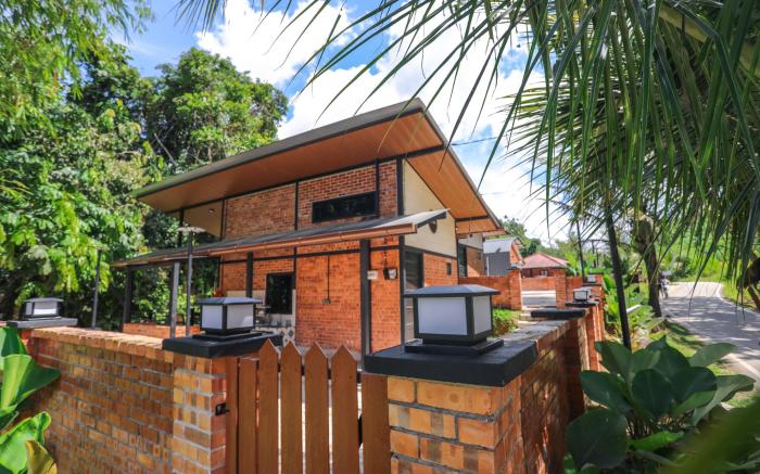 CASA DAMAI JANDA BAIK | RIVERSIDE TINY HOUSE