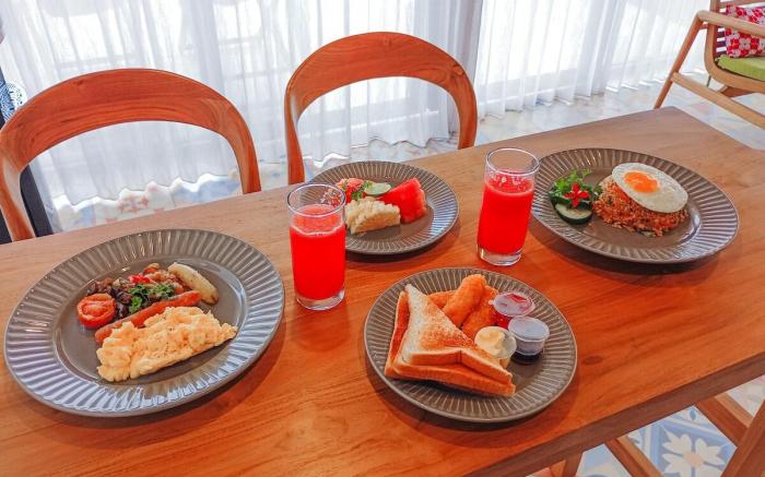BRAND NEW! Honeymoon with Floating Breakfast