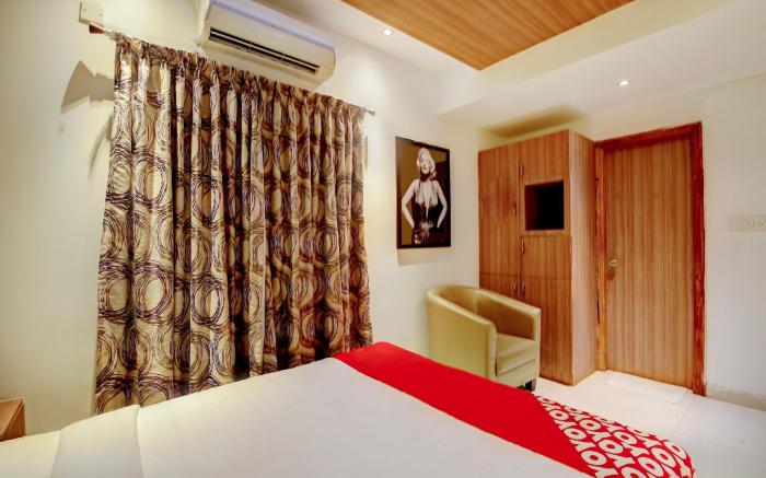 OYO 14796 Hiland Suites