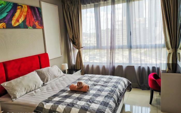 Modern Homestay @ I-City (Wifi+CarPark)
