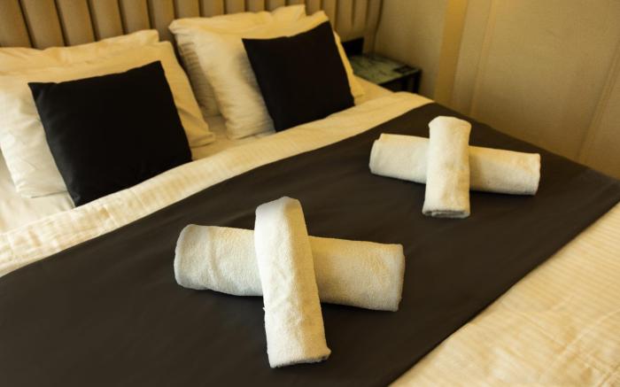 D Twins plus Hotel