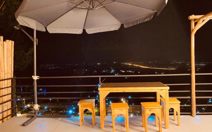 The cliff camp เขายายเที่ยง 