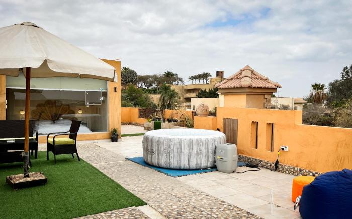 Boho Getaway with Pyramids View & Jacuzzi
