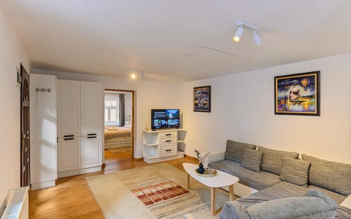 Cozy House w. private Terrace, Bbq & Free Parking