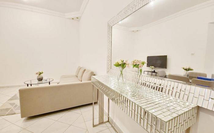 HARF22G01-02  Cozy 2BR Apt in AD