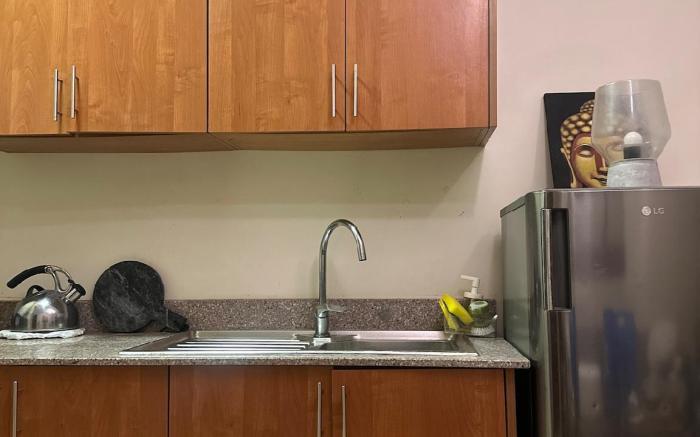 Centrally located Budget Apartment with Kitchen 