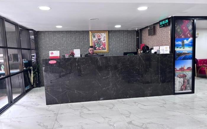 Papa Ji Hotel and Restaurant