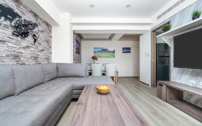 Modern 3B3b, 1 Min to Taipei Main Station MRT Y17