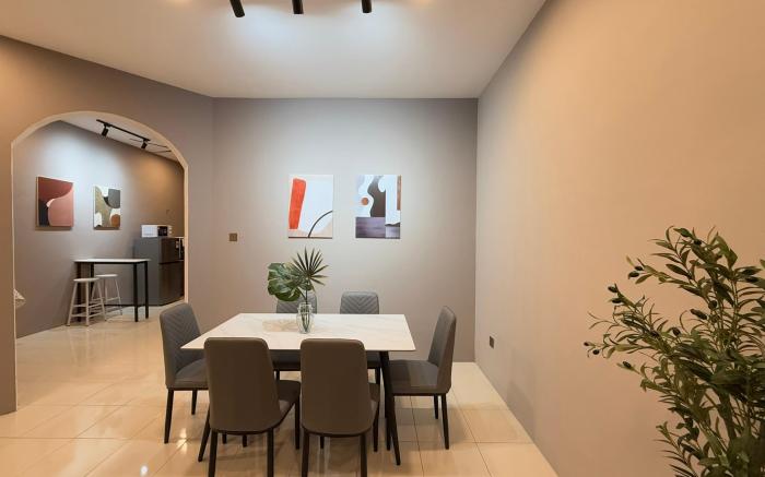 FunkyVila6 14Pax 4BR Near188Tower, HTTA, Airport