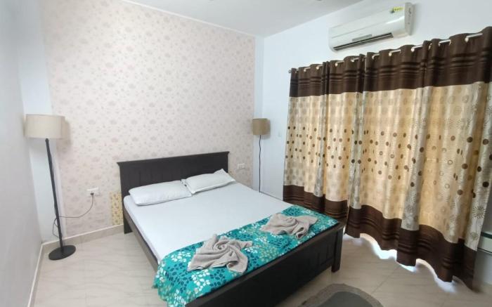 1BHK-5 /AC/ Backup/Pool 5min to Candolim Beach