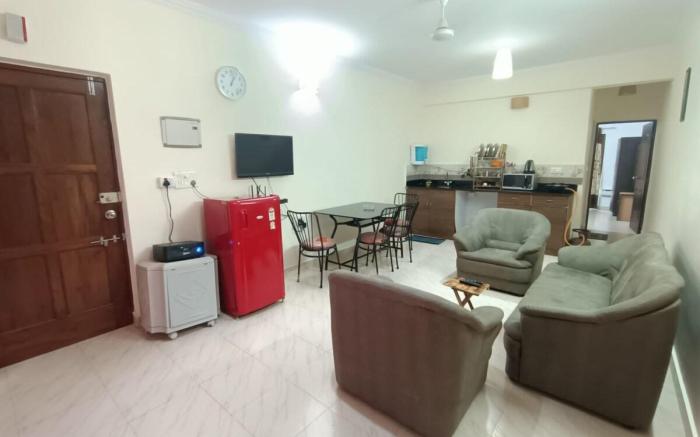 1BHK-5 /AC/ Backup/Pool 5min to Candolim Beach